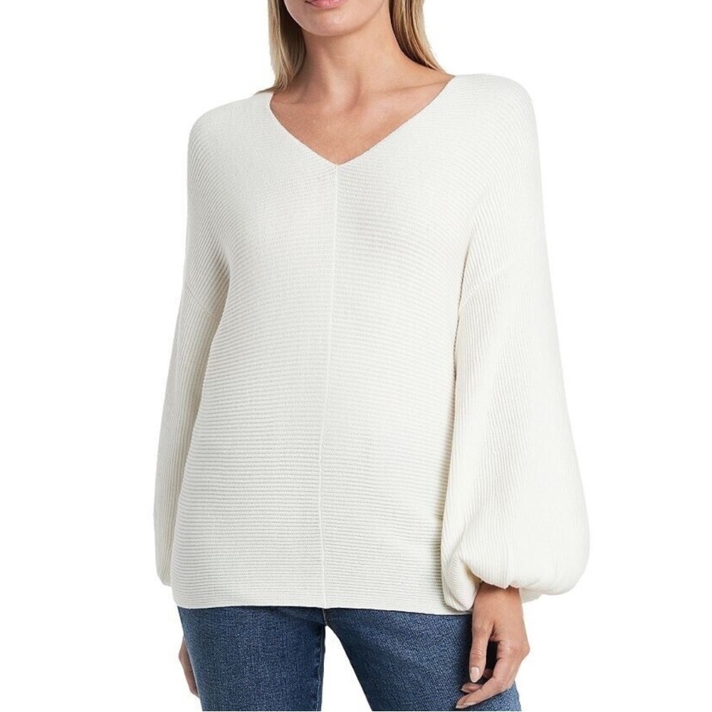 1.State V-Neck Sweater in White Size Extra Large